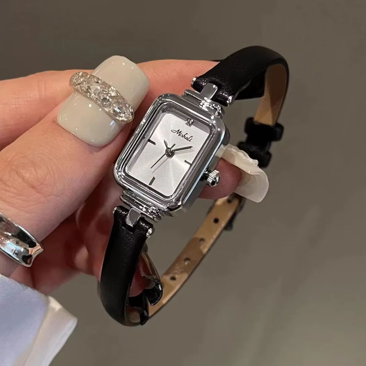 Luxuriöse Vintage Damenuhr mit – Luxury Watch Leather Strap Bewertung und Preis