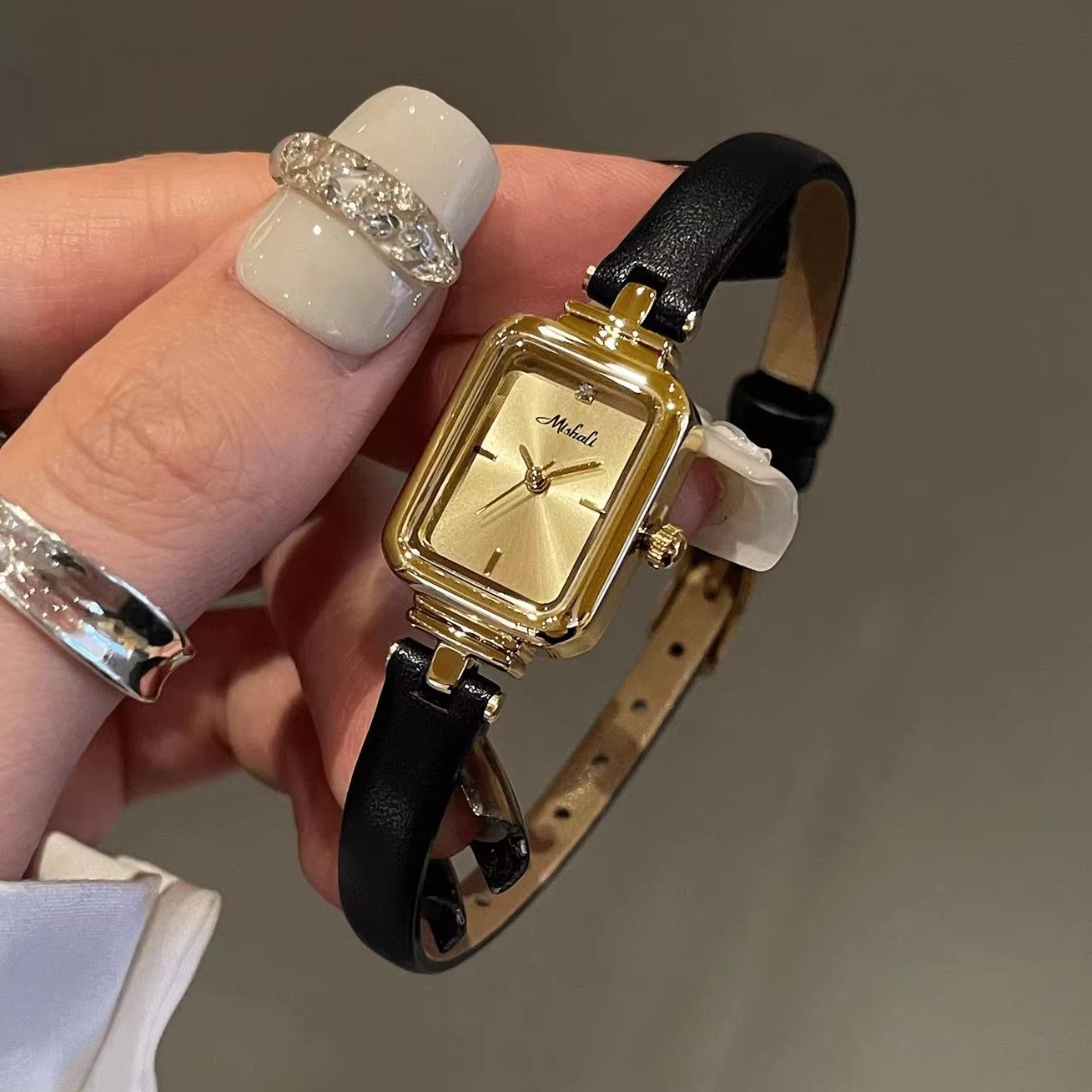 Luxuriöse Vintage Damenuhr mit – Luxury Watch Leather Strap Bewertung und Preis