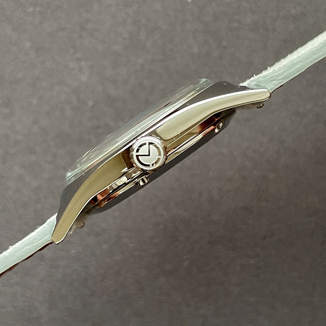 Merkur Uhr Lachs Zifferblatt U – Guilloché Dial Watch Bewertung und Preis