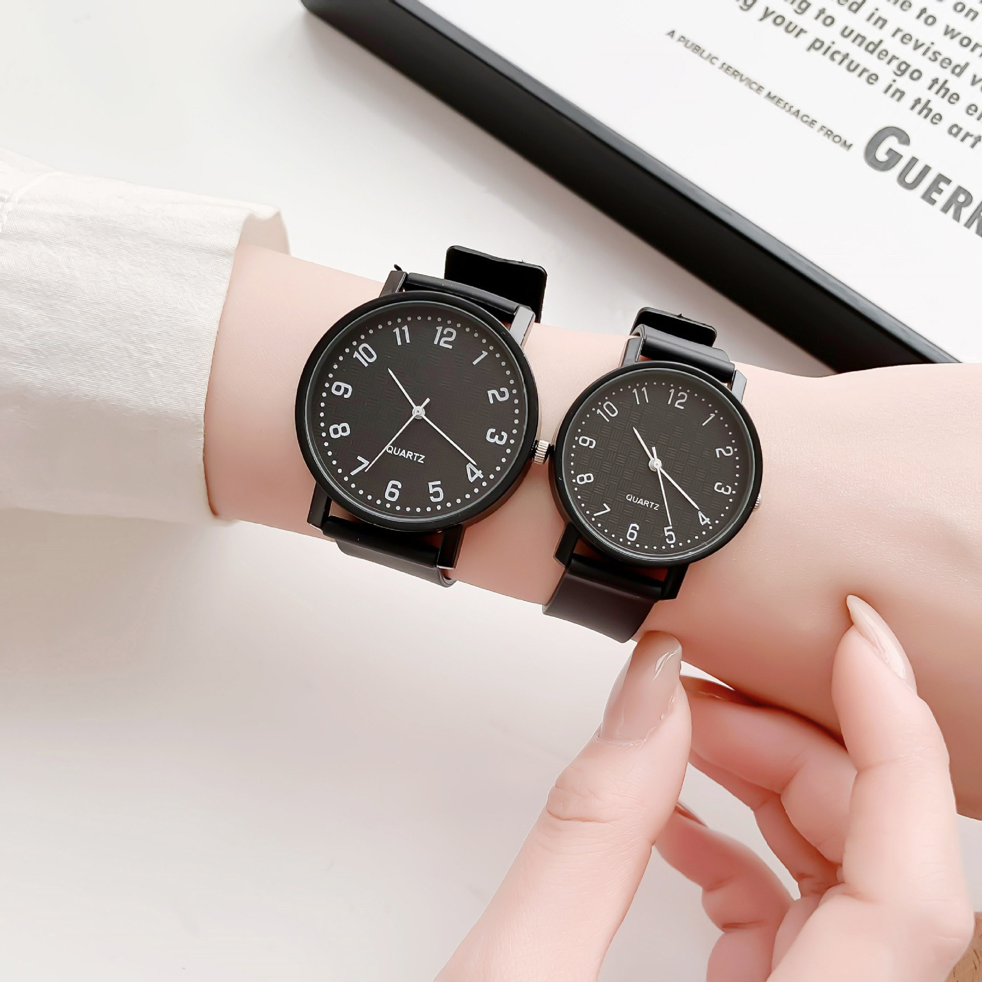 Einfache schwarze Uhr Quarzuhr – Luxury Watch Leather Strap Bewertung und Preis