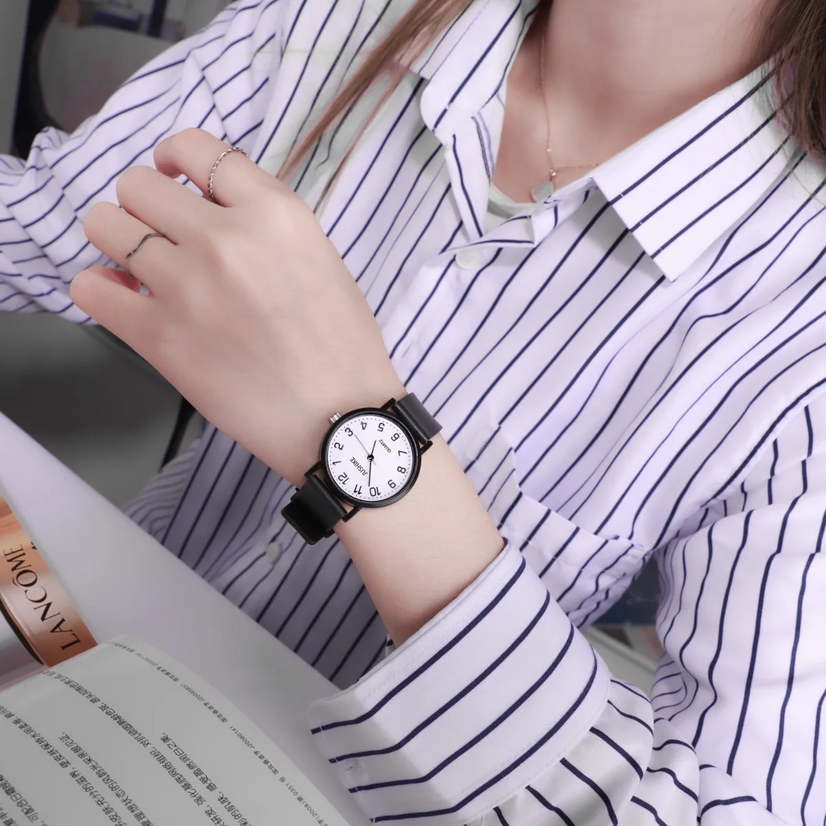 Einfache schwarze Uhr Quarzuhr – Luxury Watch Leather Strap Bewertung und Preis